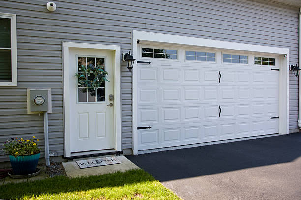 24/7 Emergency Garage Door Panel Replacement experts in Phillips County County, KS